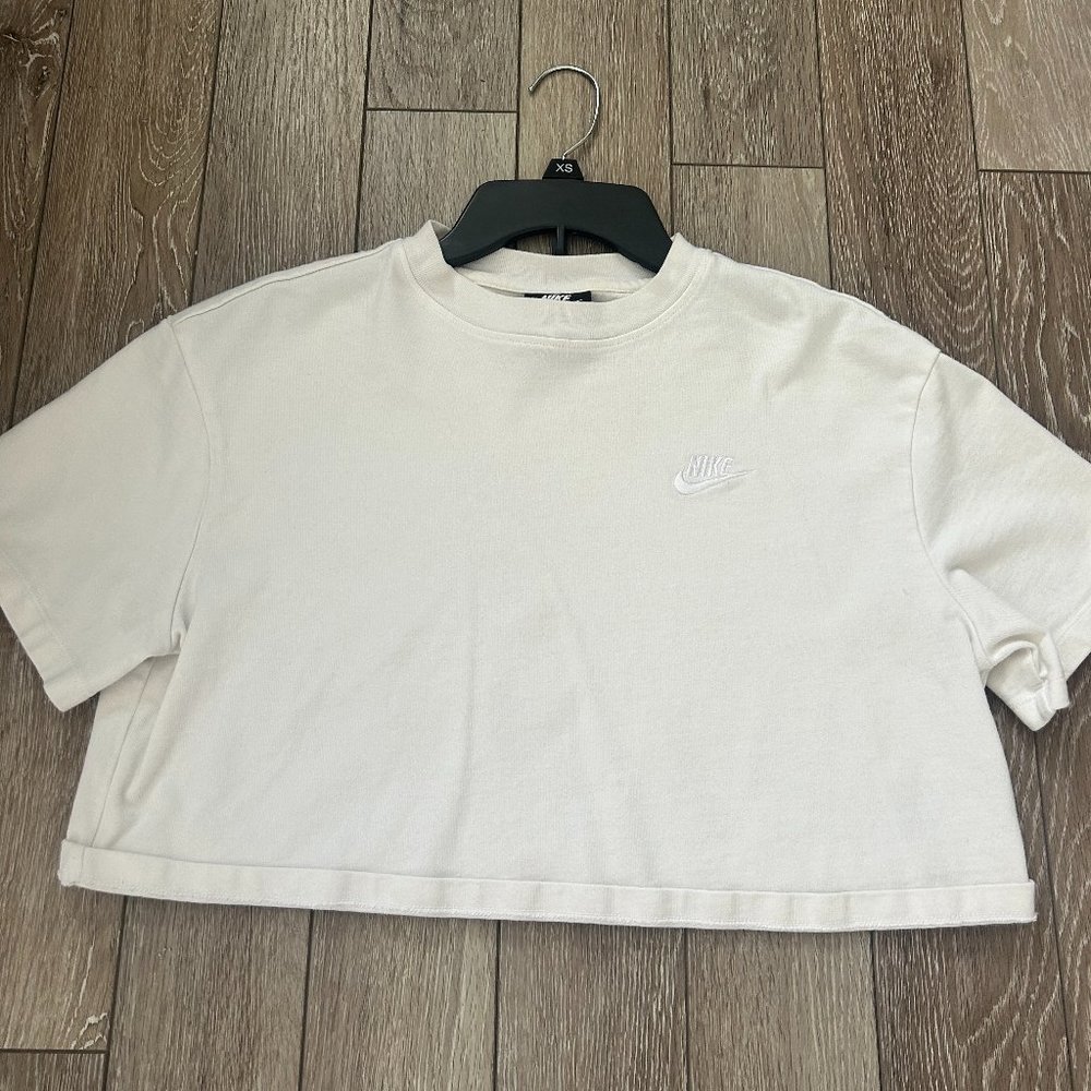 White Nike Cropped T-Shirt, Medium